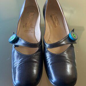 Amalfi Navy Heels with Button - Size 6AAAA (Narrow)